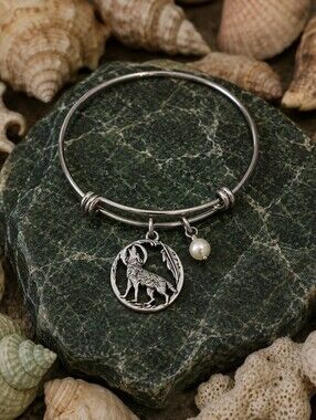 Handcreated Wolf Pearl Bracelet